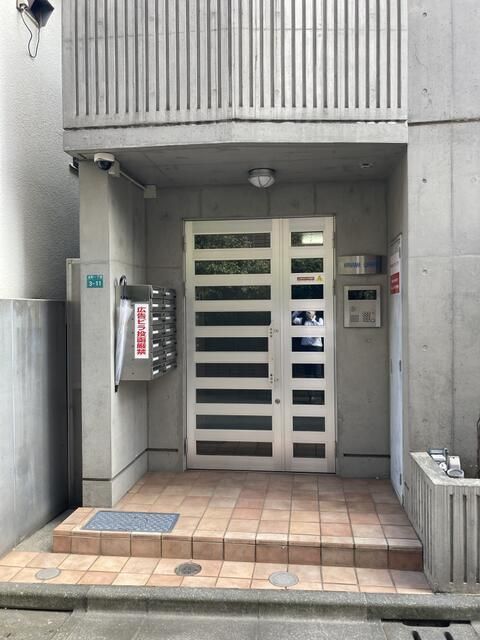 拡大写真:KANAME WARPS1 1階101のエントランス