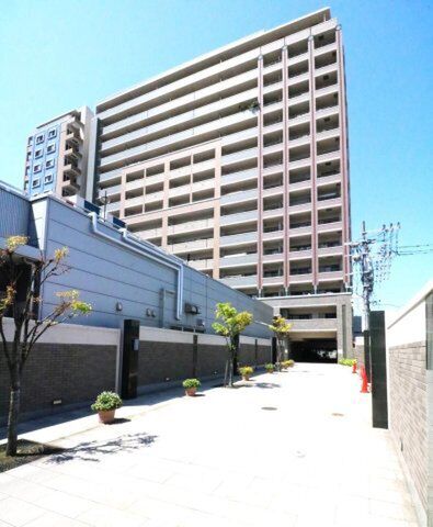 アンピール香椎駅前の外観