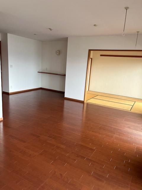 拡大写真:アンピール香椎駅前 14階1406の居間