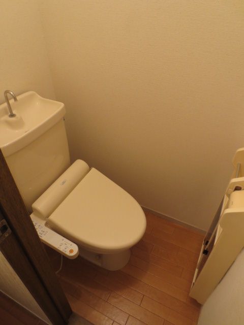 拡大写真:世利ハイツ 2階203のトイレ