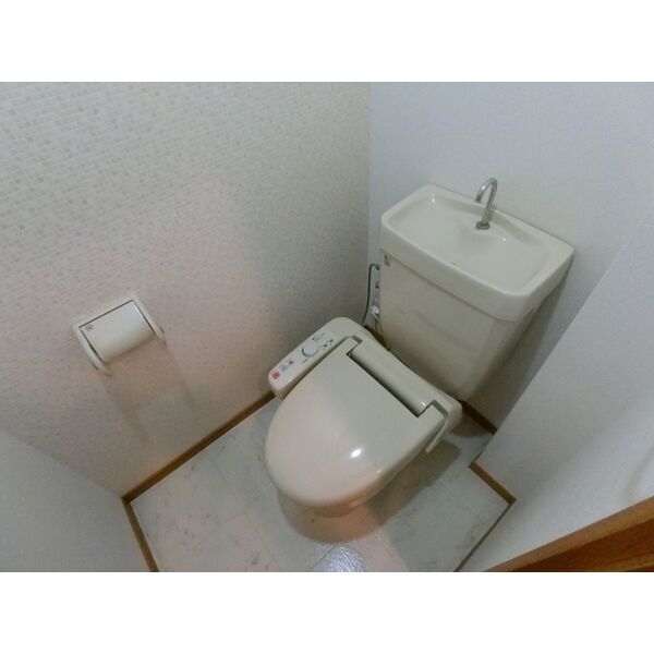 拡大写真:プレデュパルク壱番館 6階607のトイレ
