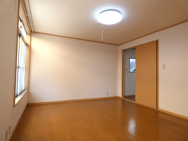 拡大写真:アヴニール和白東 1階102の居間