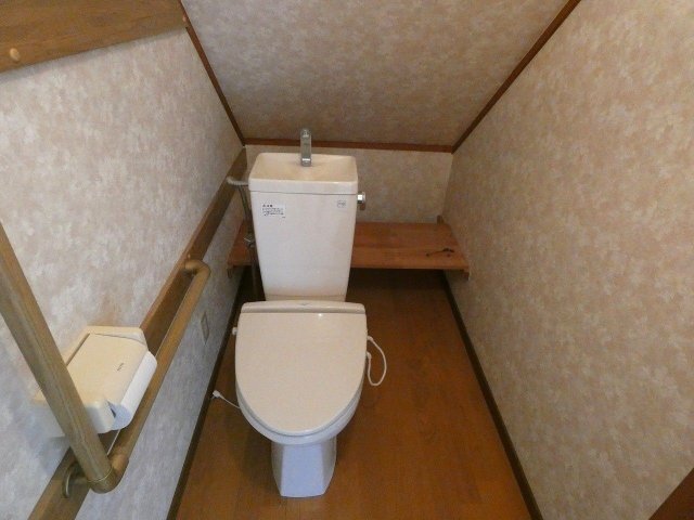 拡大写真:アヴニール和白東 1階102のトイレ