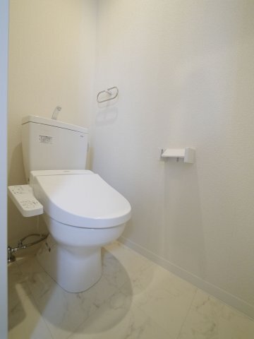 拡大写真:Maison de W 1階102のトイレ