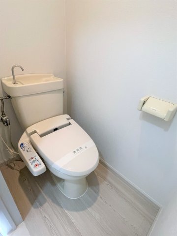 拡大写真：ロイヤルコーポ高野台 3階302の温水洗浄便座付です！