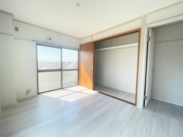 拡大写真：ロイヤルコーポ高野台 3階302の洋室