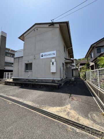 拡大写真:タウンハウス ブル 1階102の外観