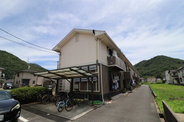 ジョイファミリー八浜 A棟の外観