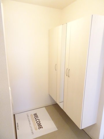 拡大写真:プルミエール 3階301の玄関