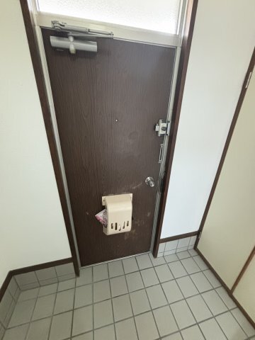 拡大写真:タウンハウス ブル 1階102の玄関
