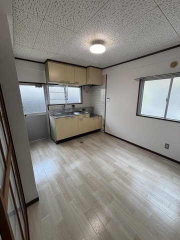 拡大写真:タウンハウス ブル 1階102の居間
