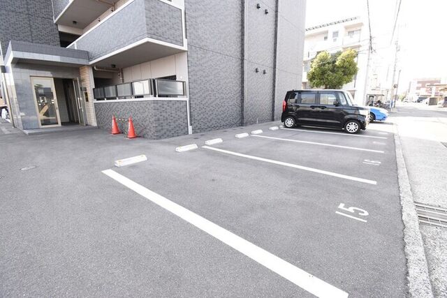 拡大写真:アヴニール 1階107の外観