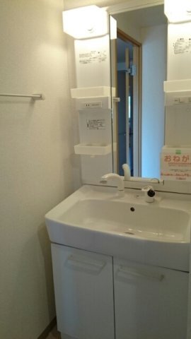 拡大写真:サンライズ 新池 2階201の洗面所
