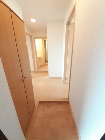 拡大写真:リヴィエール宮本Ⅱ 3階301の玄関