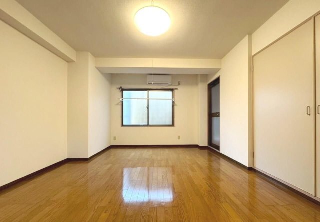 拡大写真:PRIMROSE 1階103の居間