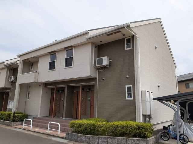 アースCの外観
