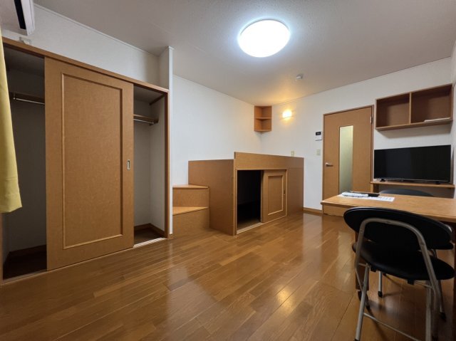拡大写真:レオパレスブラン 2階205の居間