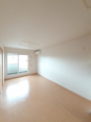 拡大写真:アースC 2階202の居間