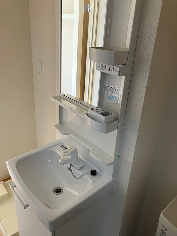 拡大写真:nishimobira23 1階103の洗面所