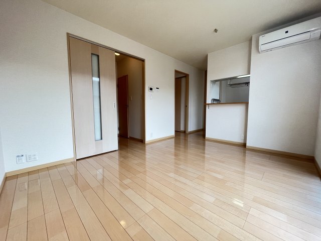 拡大写真:サウザンドタウンC 2階202の居間