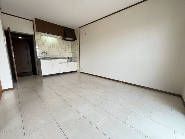 拡大写真:テンダーパレス 3階302の居間