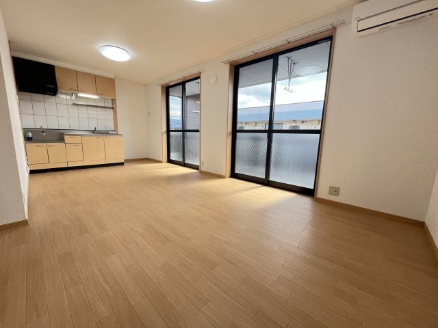 拡大写真:プレサス 2階201の居間