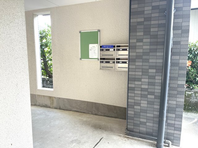 拡大写真：高田グランドマンション 3階301のエントランス