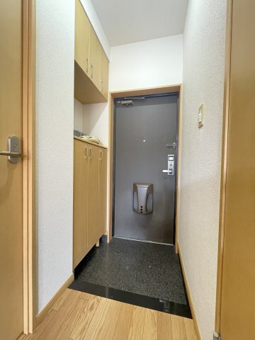 拡大写真:プレサス 2階202の玄関