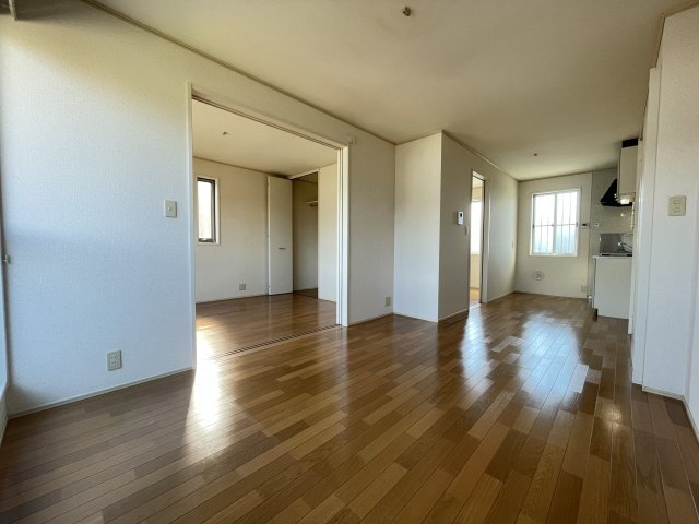 拡大写真:アイコート 2階201の居間
