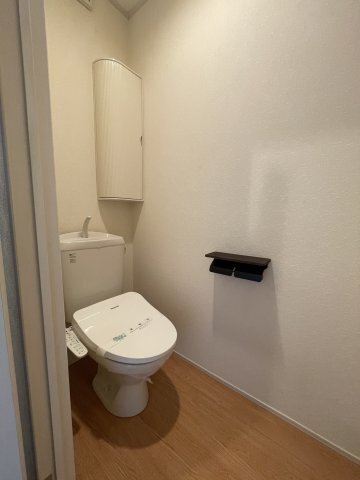 拡大写真:アイコート 2階201のトイレ