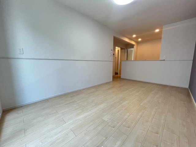 拡大写真:P’palac A 1階103の居間