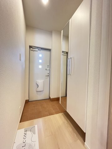 拡大写真:アラドハント B 1階103の玄関
