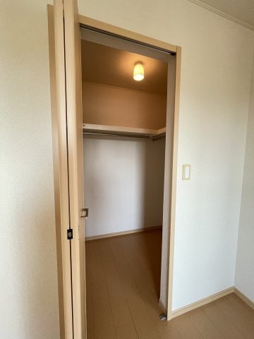 拡大写真:グランツオーヴェルⅡ 2階203の収納