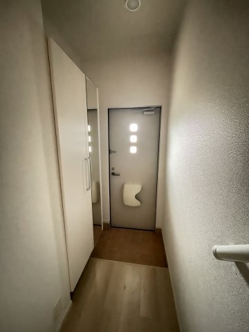 拡大写真:ブルゴーニュB 2階206の玄関