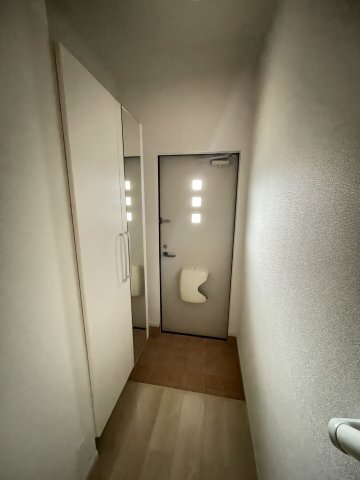 拡大写真:ブルゴーニュB 2階205の玄関