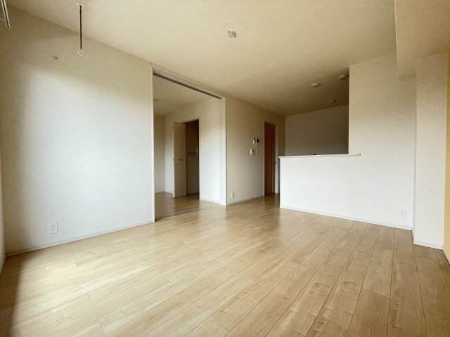拡大写真:ブルゴーニュB 2階205の居間