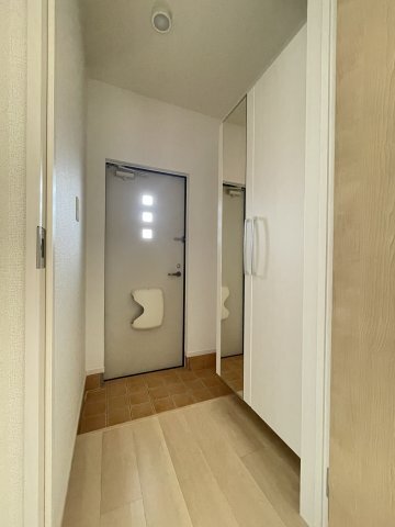 拡大写真:ブルゴーニュB 1階106の玄関