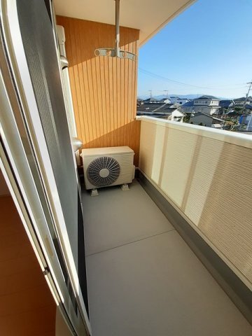 拡大写真:スイートフラワーさくら 2階202のバルコニー
