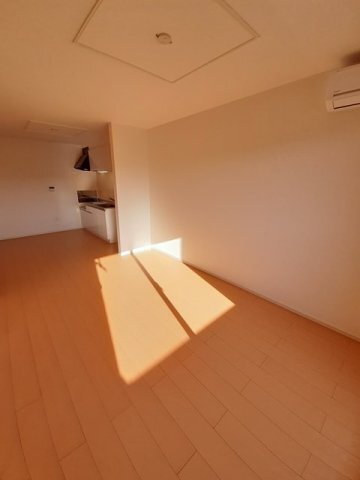 拡大写真:スイートフラワーさくら 2階202の居間