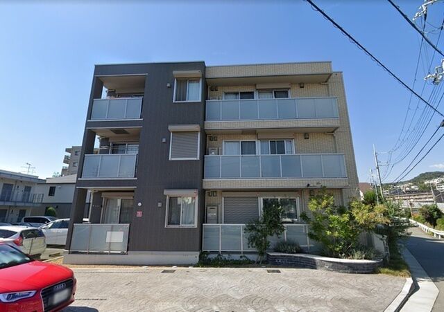 写真：川西市南花屋敷１丁目の外観