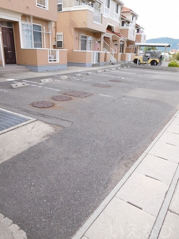 拡大写真:瀬戸内市長船町土師 2階201の駐車場