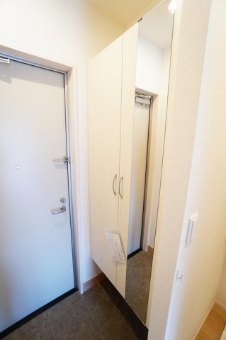 拡大写真:D-グレイス A 2階205の玄関