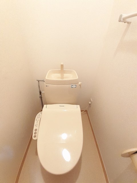 拡大写真:ニューエルディム 翔Ⅲ 1階101のトイレ