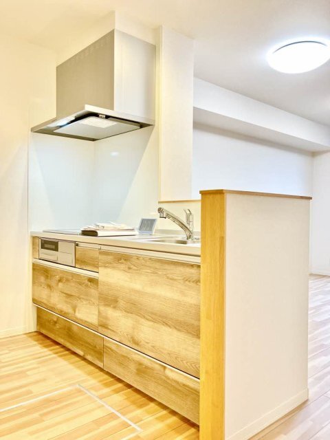 拡大写真:シャーメゾン上河原西 B棟 1階102のキッチン