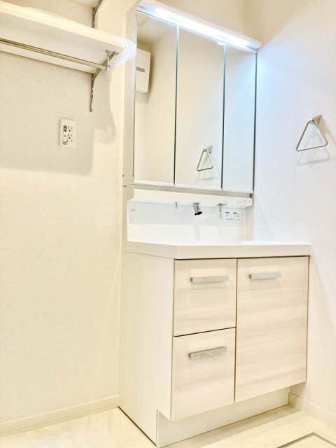 拡大写真:シャーメゾン上河原西 B棟 1階102の洗面設備