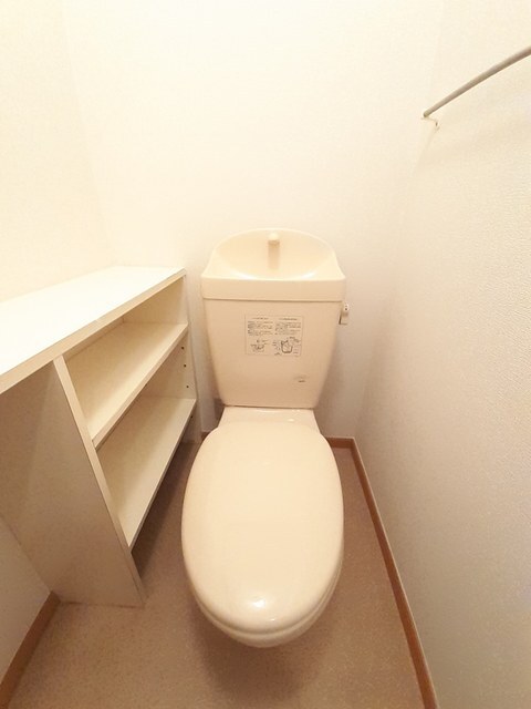 拡大写真:ゴールドハピネスC 2階201のトイレ