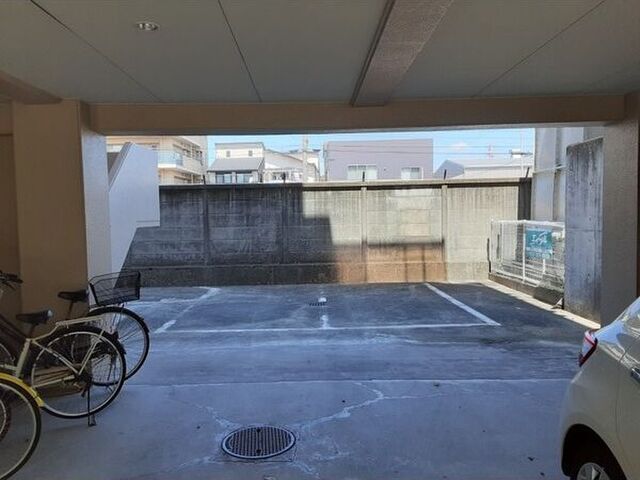 拡大写真:ハウザー高畑 2Fの外観