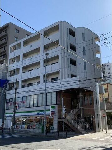 ST PLAZA EASTの外観