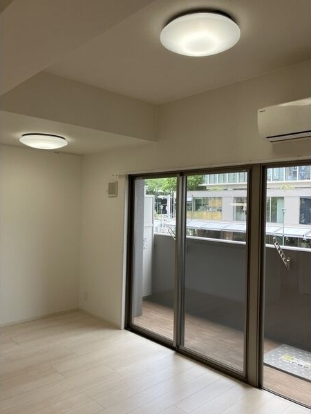 拡大写真:ナヴィリオパラッツオ(Naviglio Palazzo 2階203のバルコニー