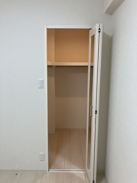 拡大写真:ナヴィリオパラッツオ(Naviglio Palazzo 2階203の収納